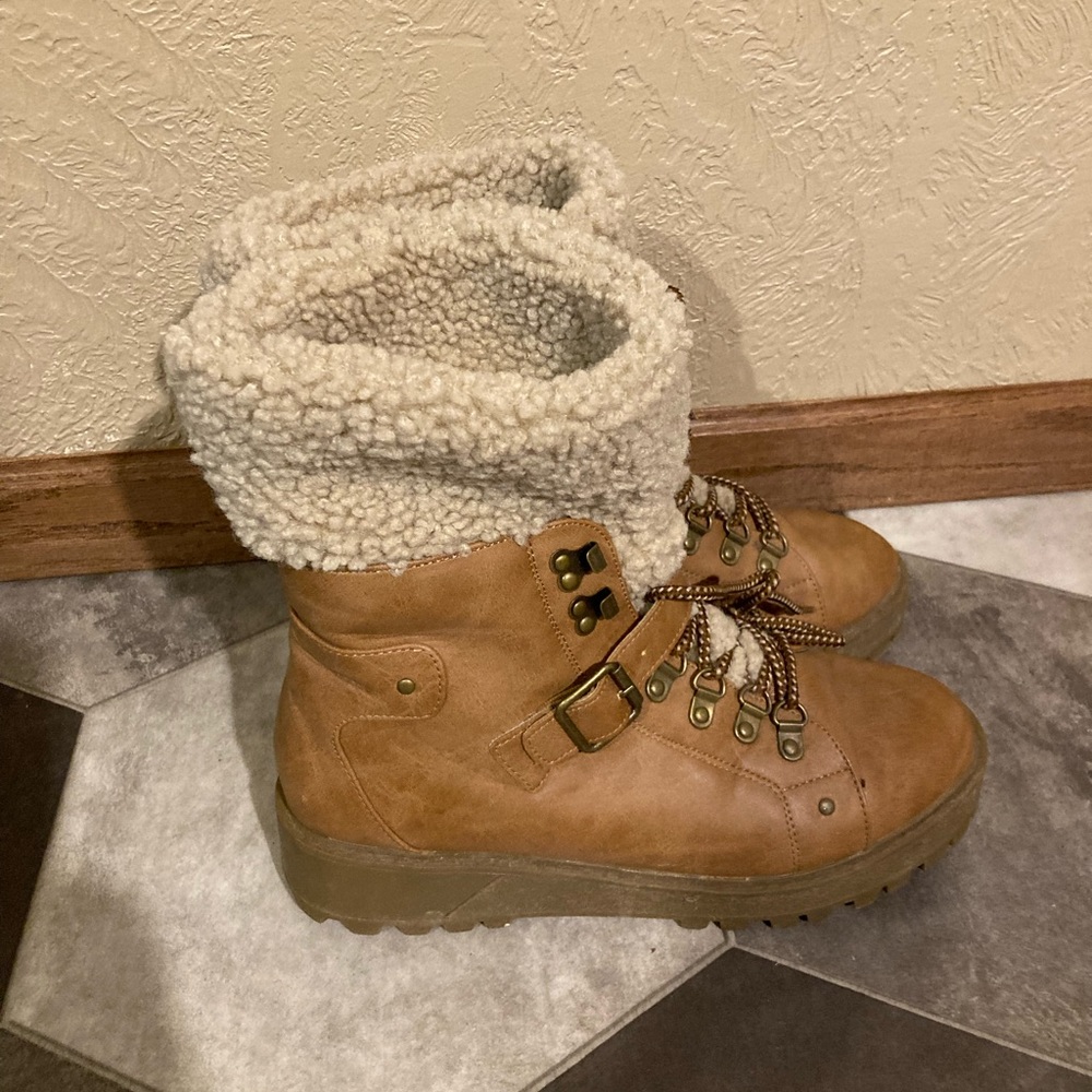 Sherpa Lined Booties - Picture 2 of 8